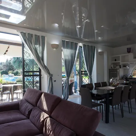 Villa Tenuta Bouganville With Garden And Pool - Happy Carpignano Salentino